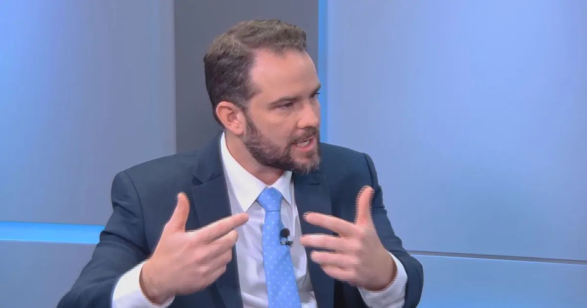 Ministro Dario Durigan em entrevista