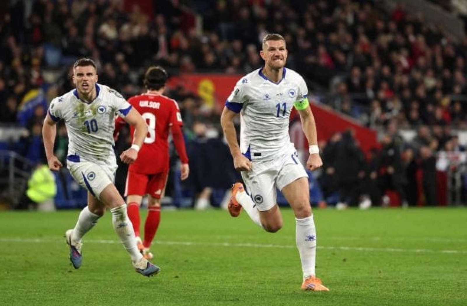 Edin Dzeko em entrevista sobre polêmica com jogadores italianos