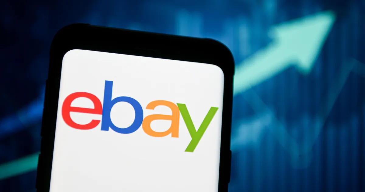 Logotipo do eBay em tela de computador