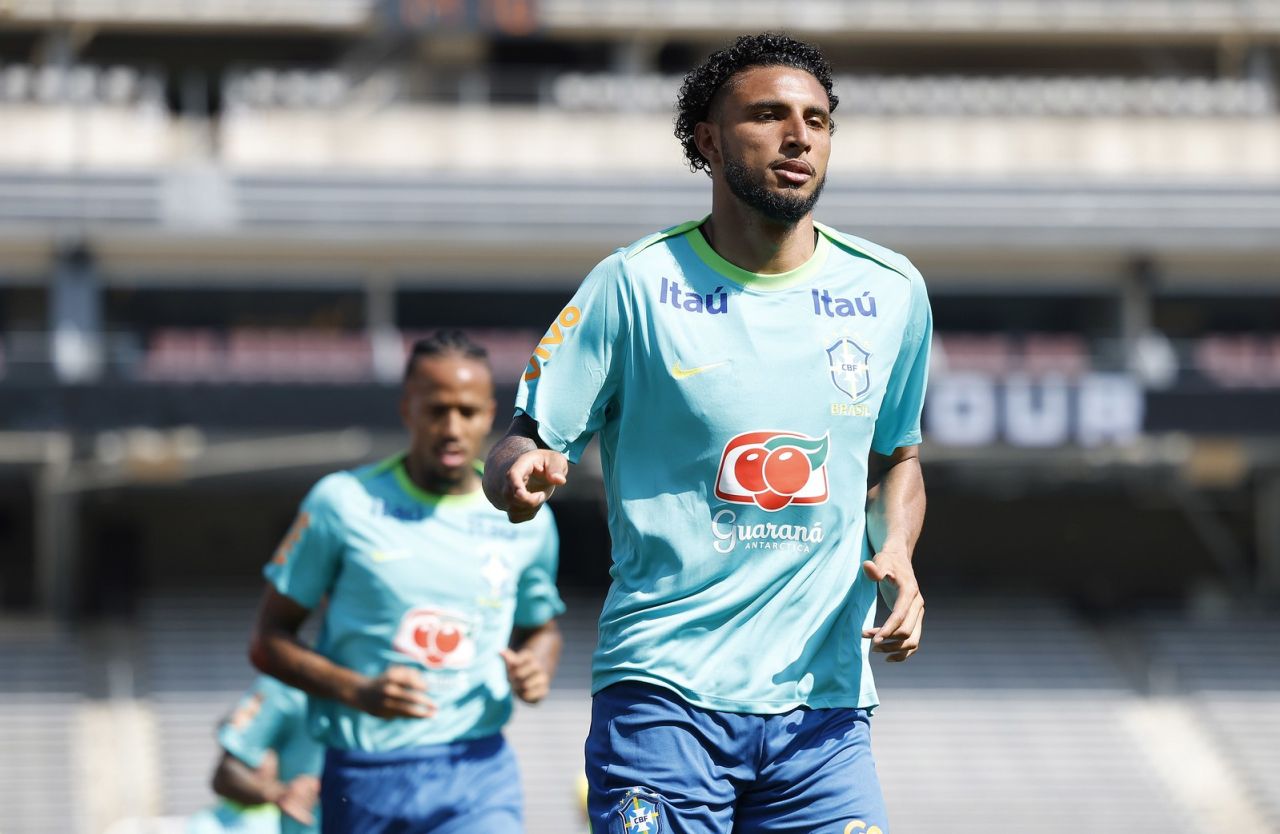 Éderson em treino da Seleção Brasileira