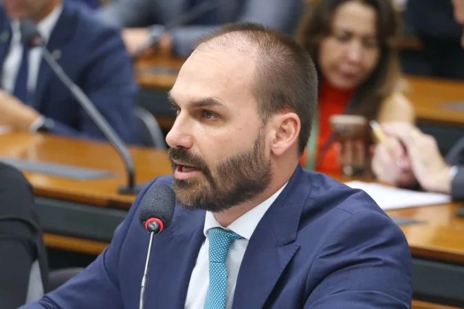 Eduardo Bolsonaro durante entrevista