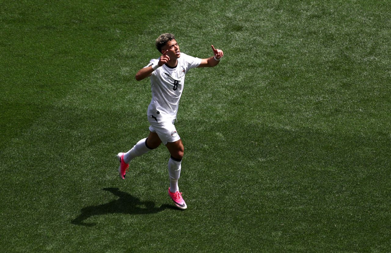Emam Ashour comemorando gol