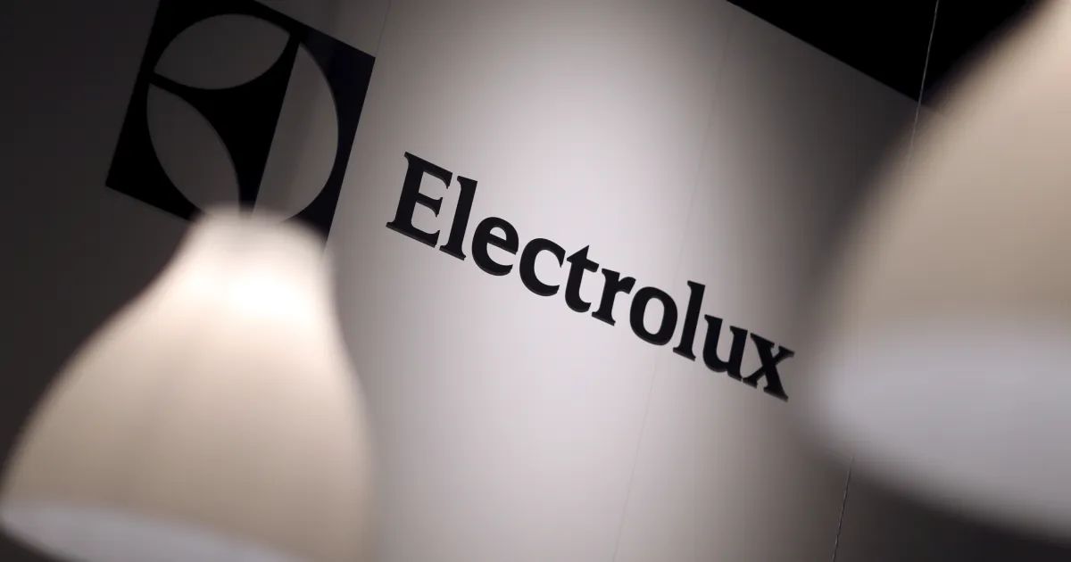 Fachada de fábrica da Electrolux na Itália