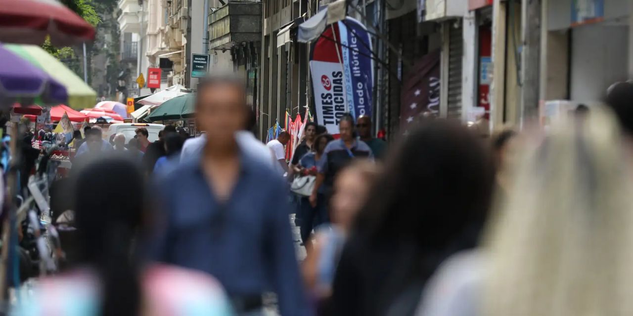 Urna eletrônica em seção eleitoral