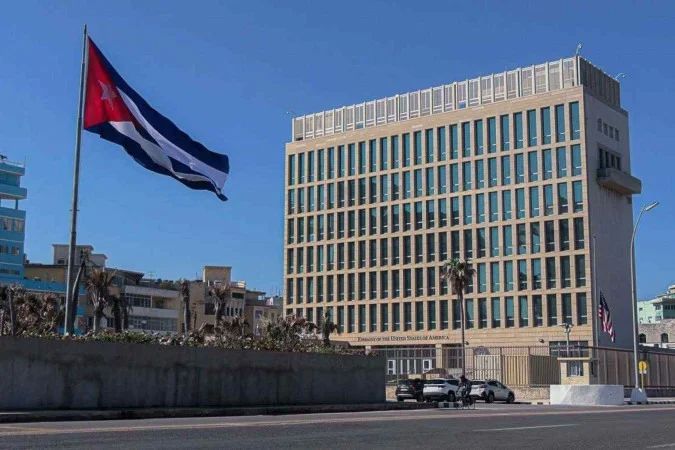 Instalação de painéis solares em Cuba