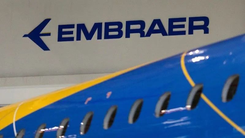 Avião Embraer E195-E2 em voo