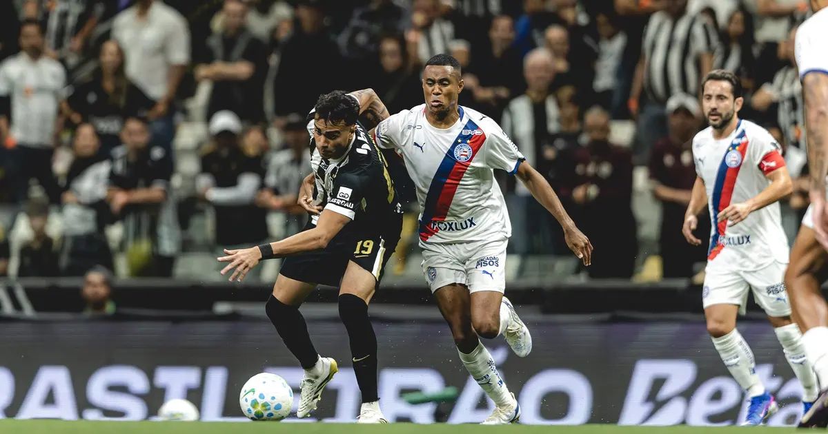 Jogadores do Atlético durante partida na Arena MRV