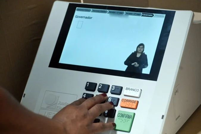 Urna eletrônica e apuração de votos