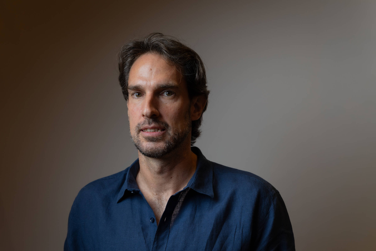 Público e painel no lançamento do livro na Livraria da Vila