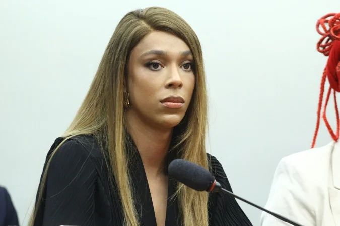 Erika Hilton em entrevista à Folha de S. Paulo