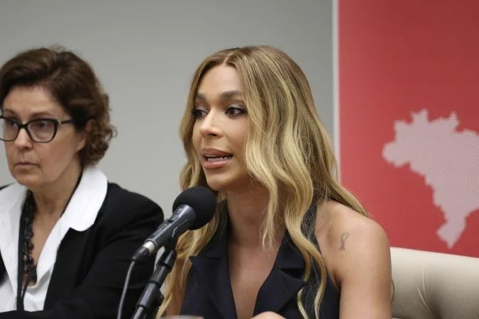 Deputada Érika Hilton protocolando ofício no STF
