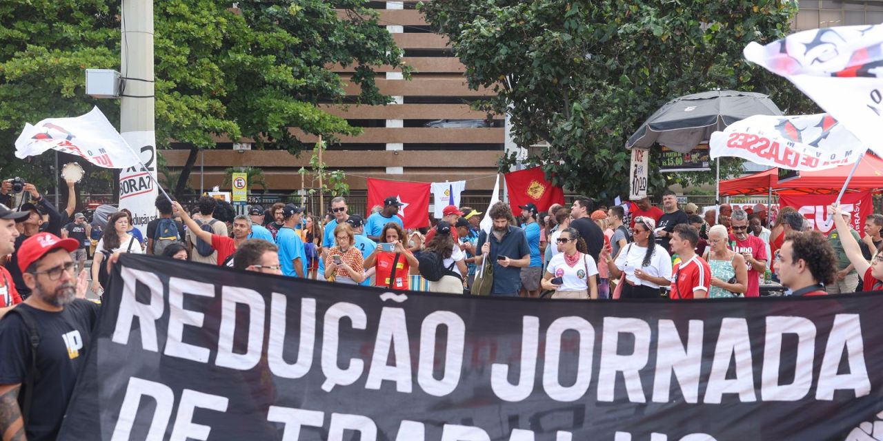 Cena do programa Caminhos da Reportagem sobre escala 6x1