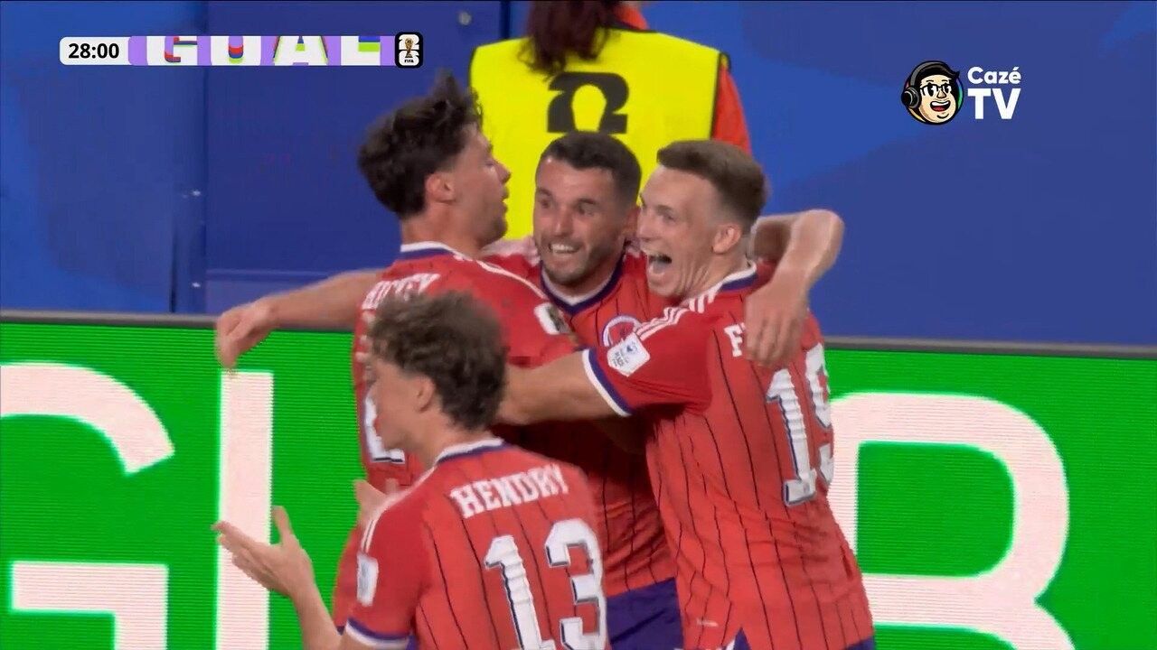 John McGinn comemora gol da Escócia contra o Haiti