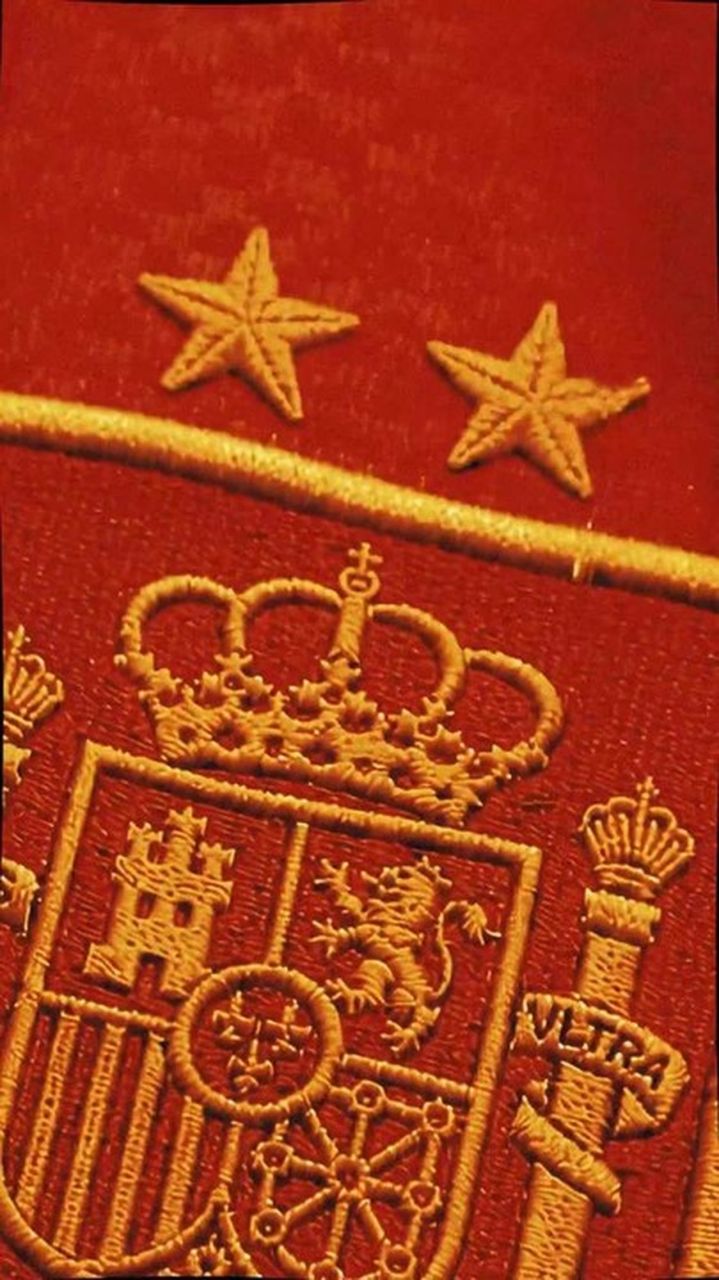 Escudo da seleção da Espanha com duas estrelas