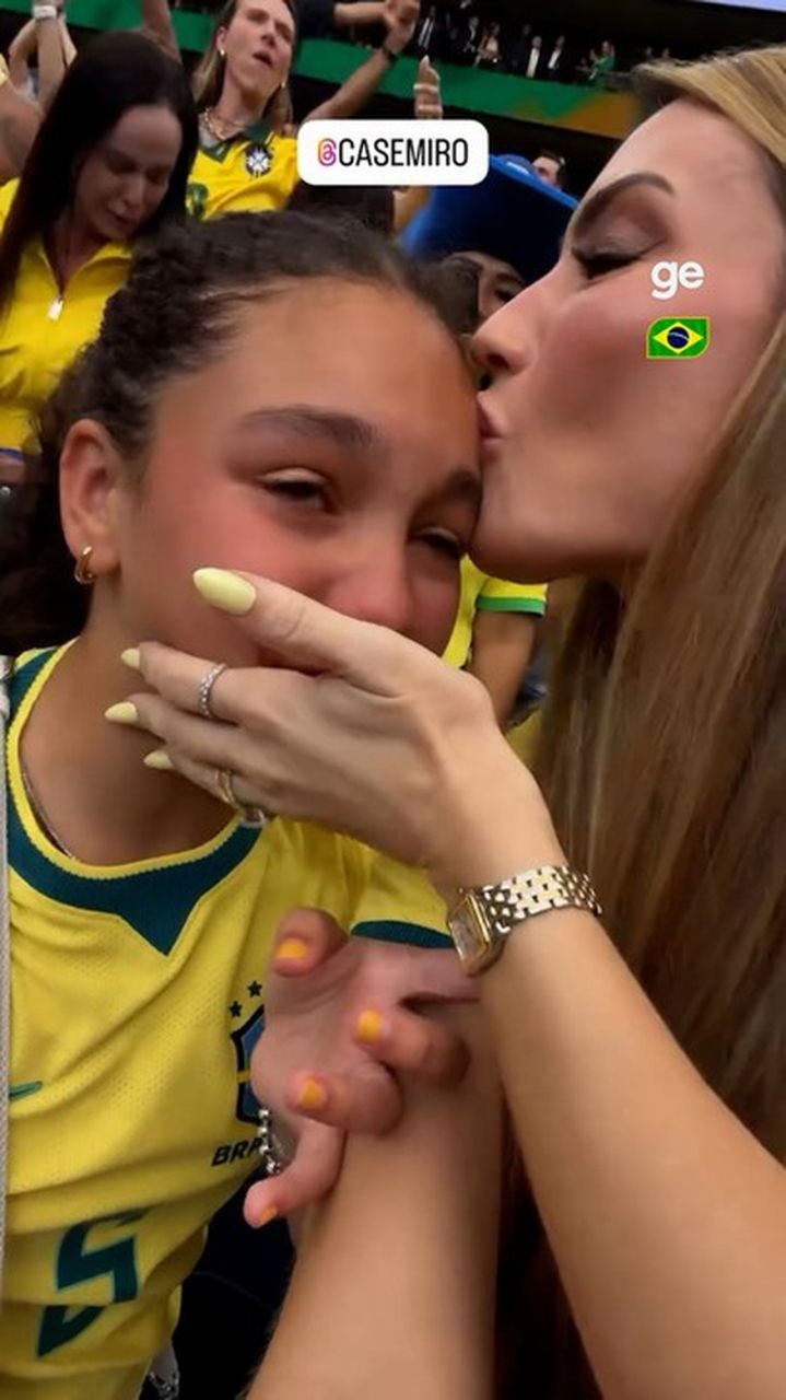 Anna Mariana Casemiro comemorando no estádio