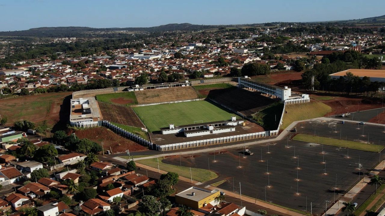 Obras do Estádio Municipal Júlia do Prado em Ituiutaba