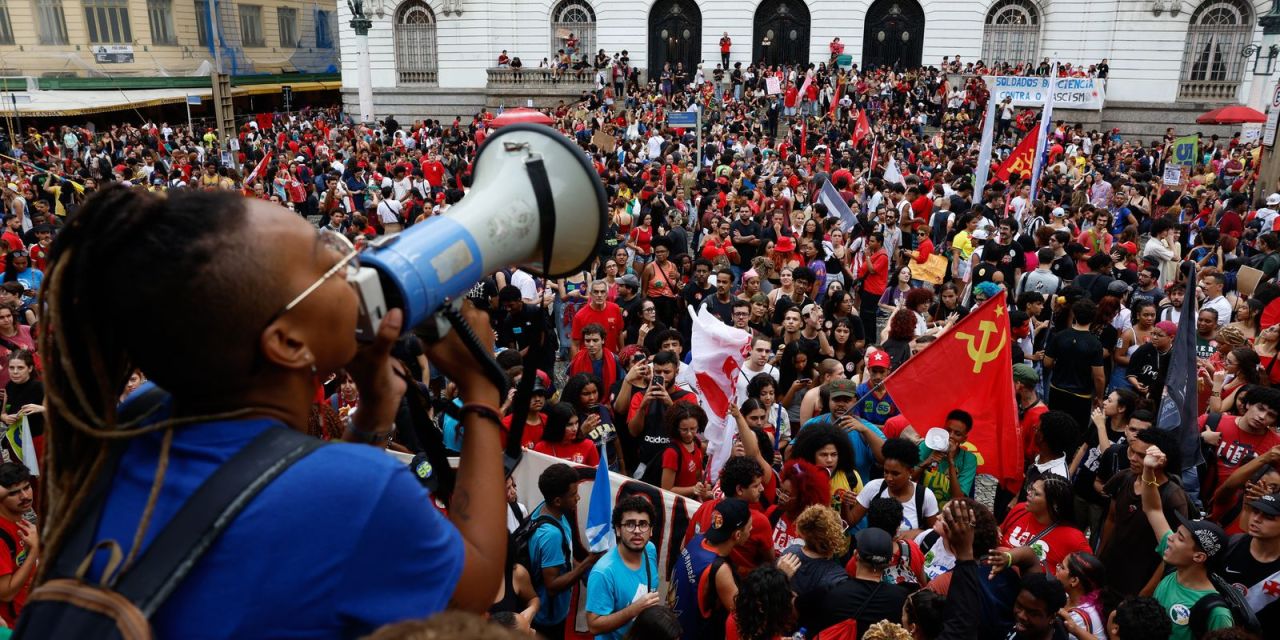 Estudantes em ato na Candelaria, Rio de Janeiro