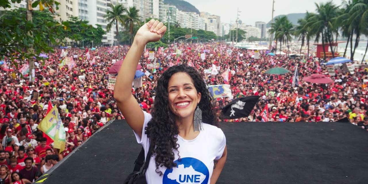Estudantes em manifestação pela democracia