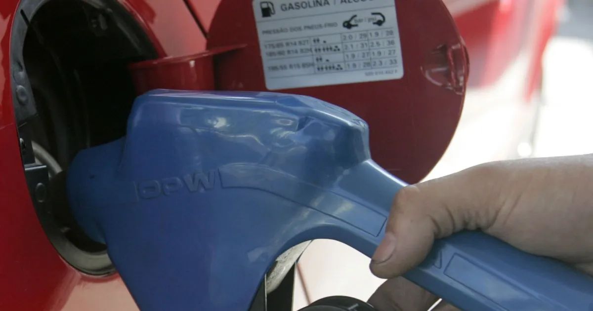 Bomba de combustível exibindo preço do etanol