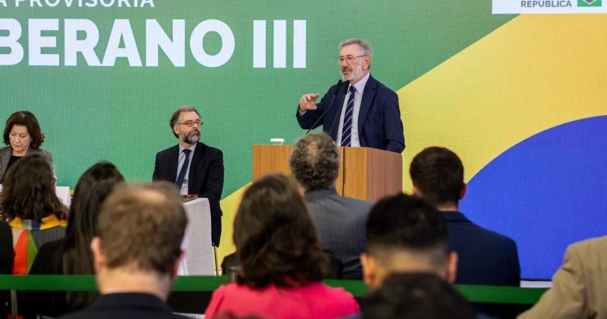 Ministro Márcio Elias Rosa em coletiva