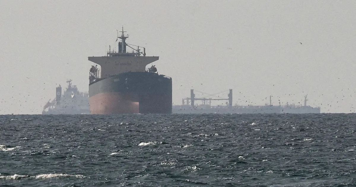 navios no Estreito de Ormuz