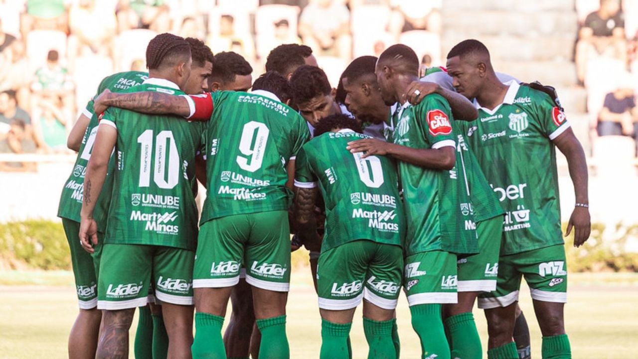 Comemoração do Uberlândia após vitória sobre o CSA