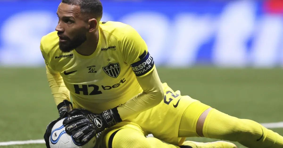 Everson defendendo bola durante Atlético-MG x Bragantino