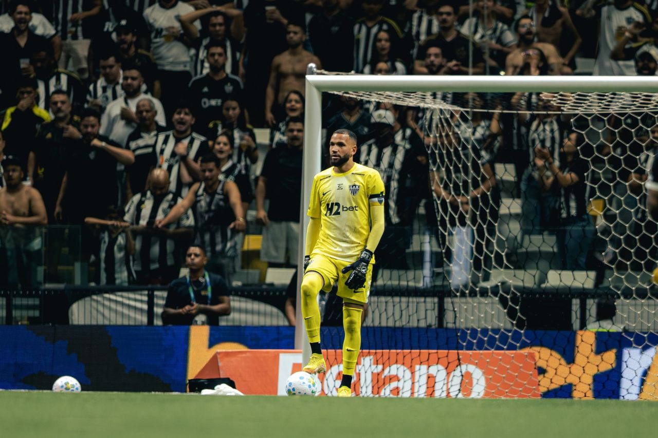 Goleiro Everson em ação pelo Atlético-MG