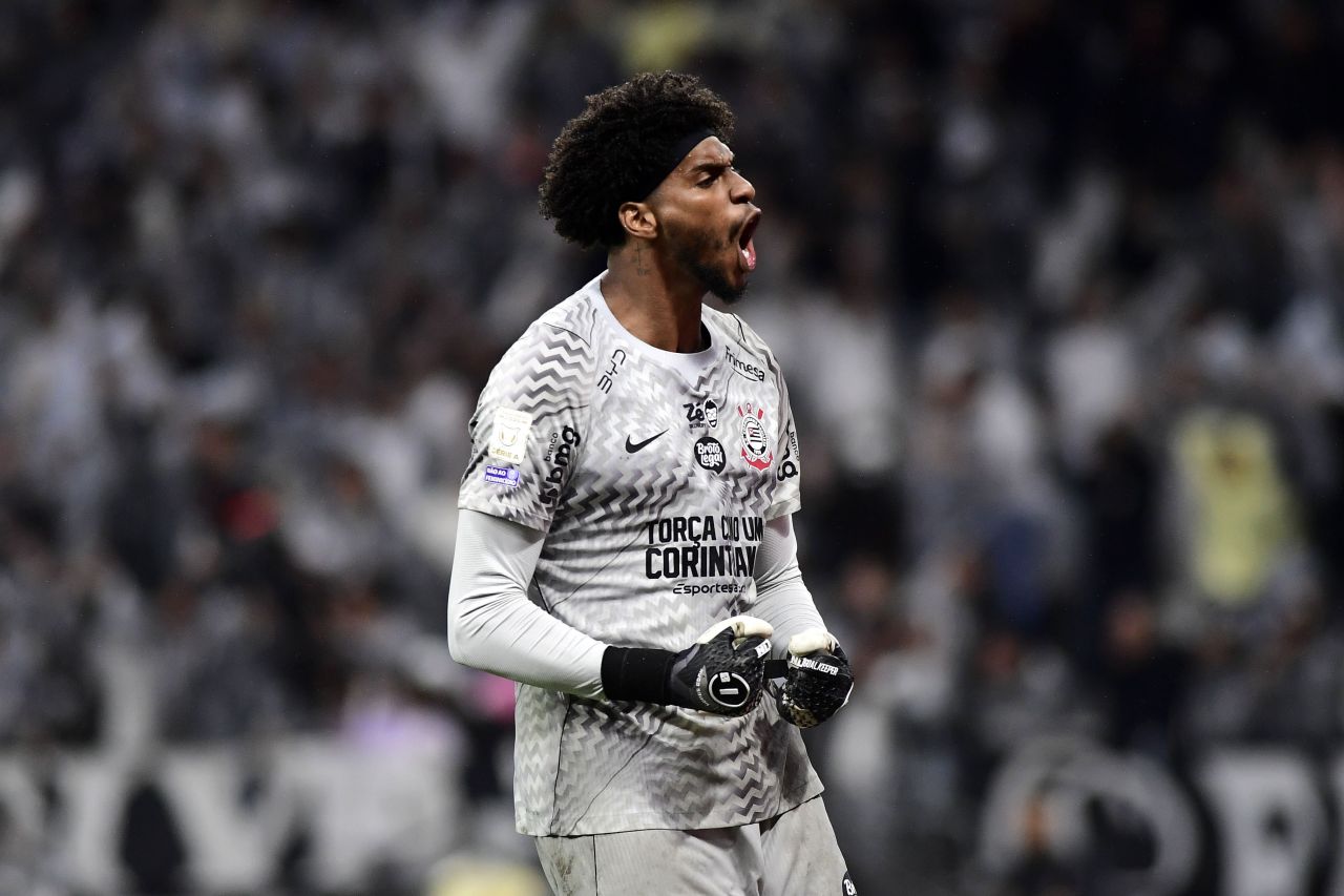Ewerton defende pênalti pelo Barra