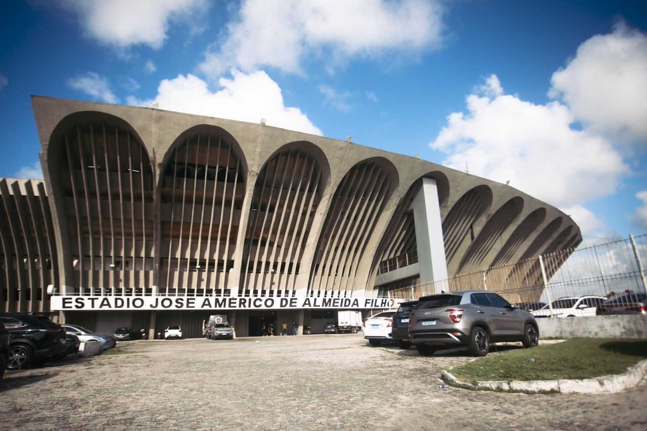 Operação policial e explosivos no entorno do Estádio Almeidão