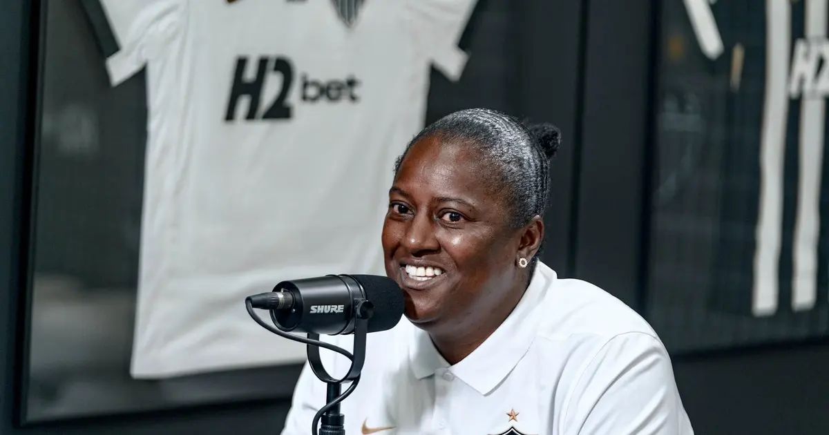 Fabiana Guedes durante jogo das Vingadoras
