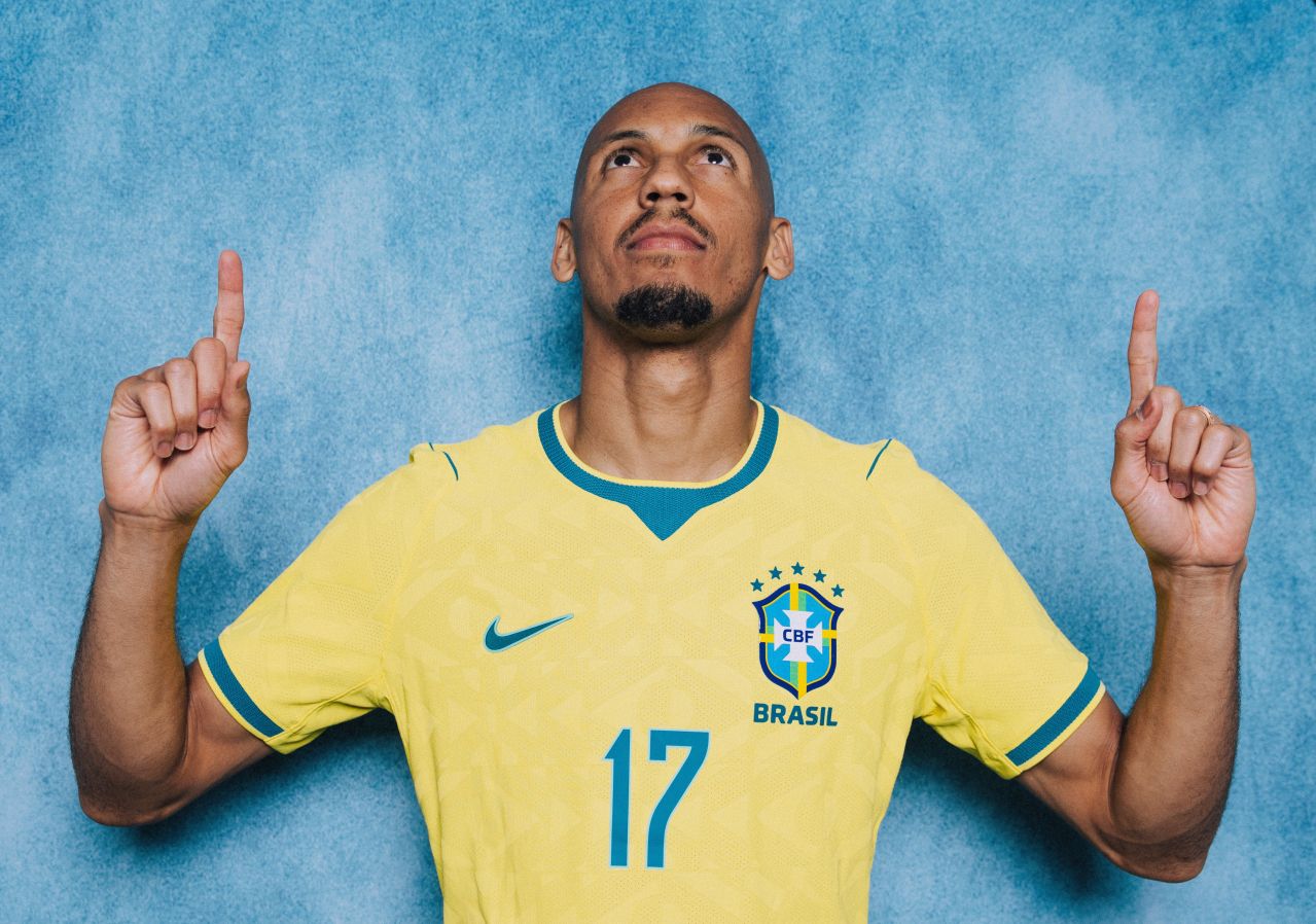 Fabinho com a camisa da Seleção Brasileira