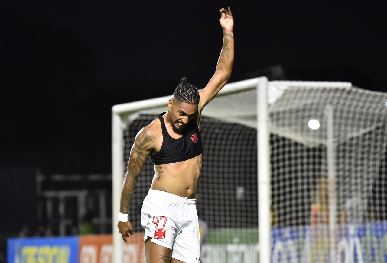 Fábio Gomes comemorando gol em 2022