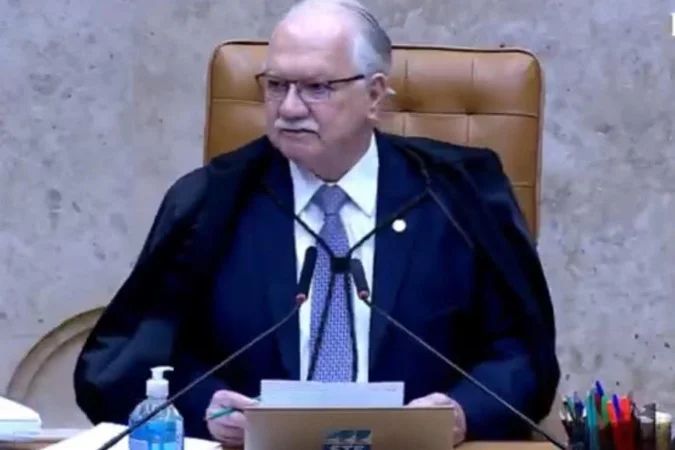Ministro Edson Fachin durante abertura de sessão no plenário do STF