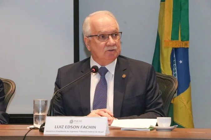 Edson Fachin discursa em evento sobre inteligência artificial no Rio de Janeiro