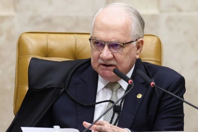 Ministro Edson Fachin no plenário do STF