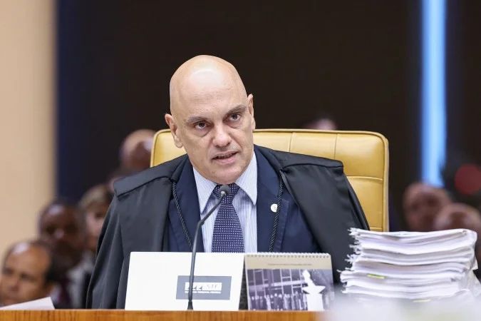 Ministro Edson Fachin durante sessão no plenário do STF