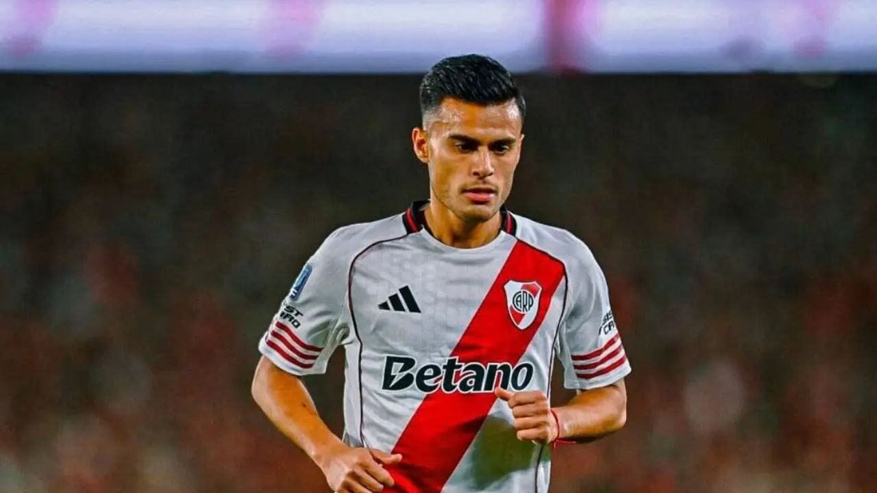 Fausto Vera em ação com a camisa do River Plate