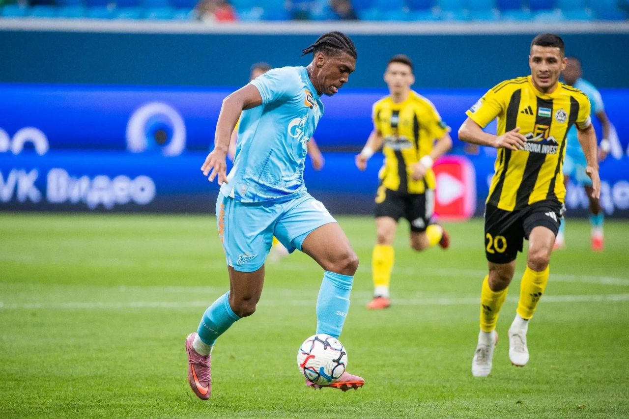 Felipe Augusto comemora gol pelo Zenit