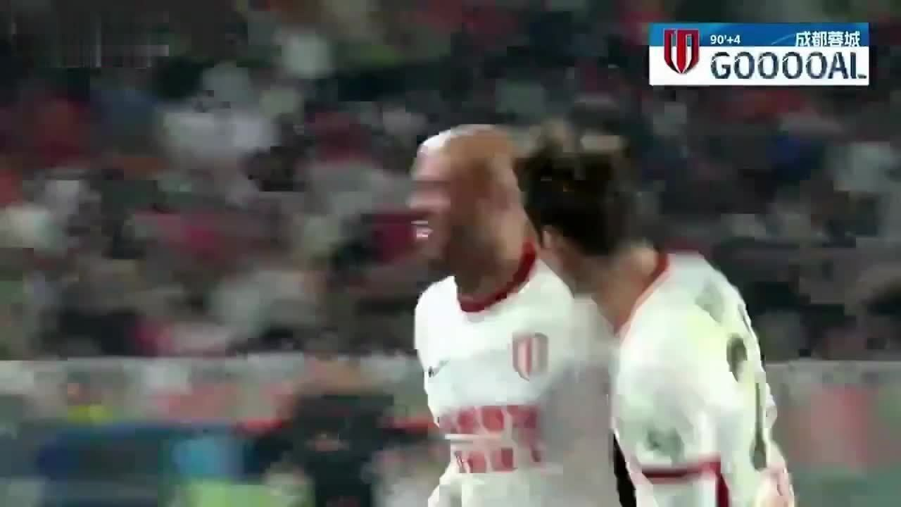 Felipe Silva comemora gol de bicicleta