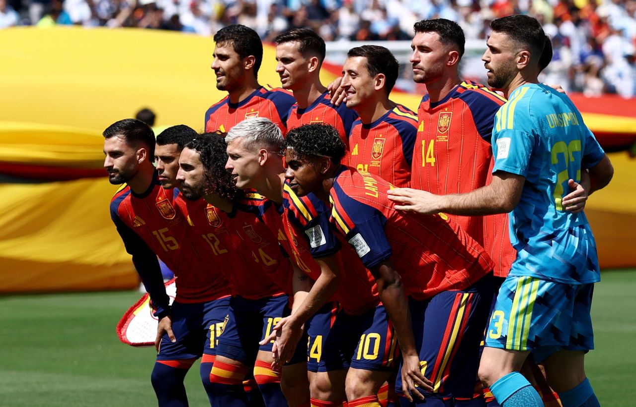 Ferran Torres comemora gol decisivo na prorrogação