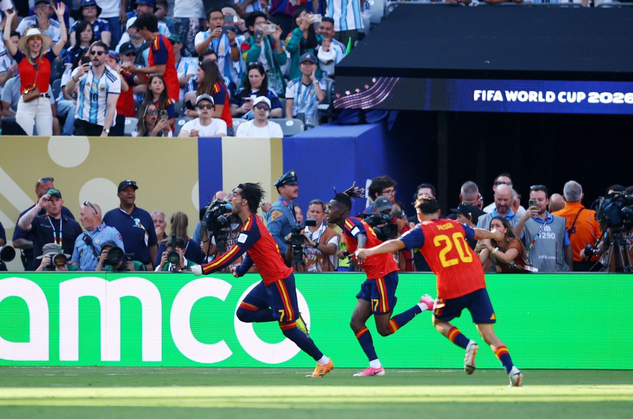 Ferran Torres celebrando gol decisivo contra a Argentina