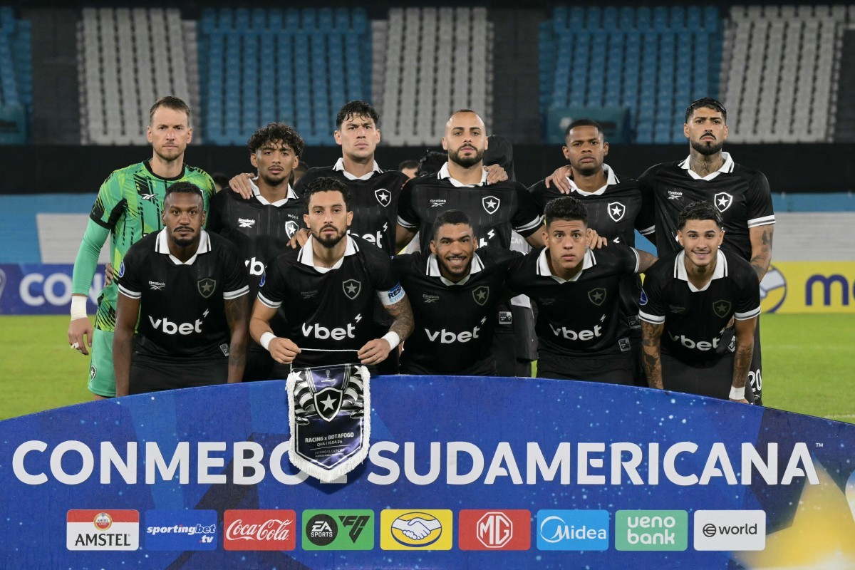 Jogadores do Botafogo comemoram gol contra o Racing