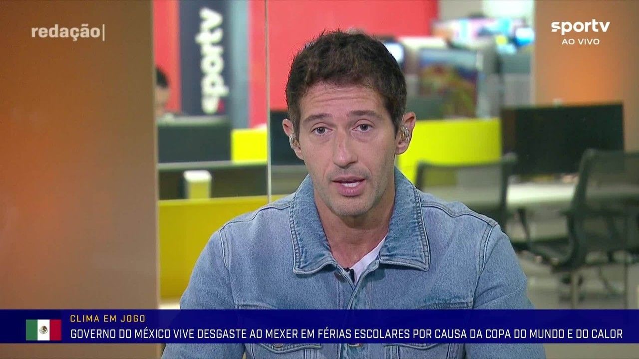 jogador suado por causa do calor em partida de futebol
