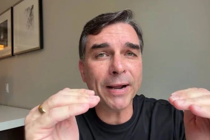 Flavio Bolsonaro em video sobre filiacao suspeita