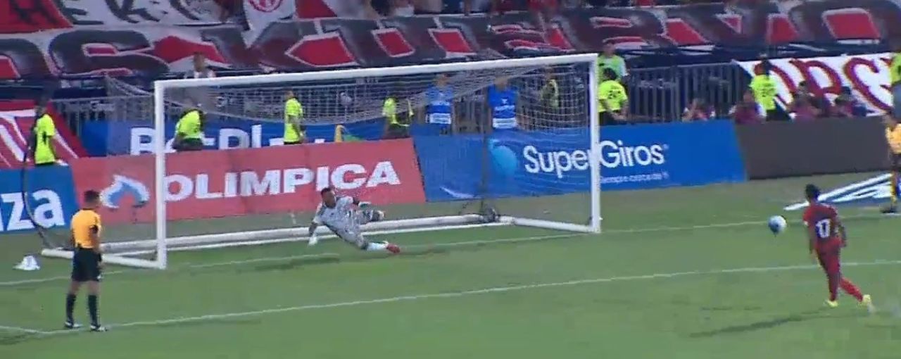 Jogadores do Barranquilla comemorando após decisão por pênaltis