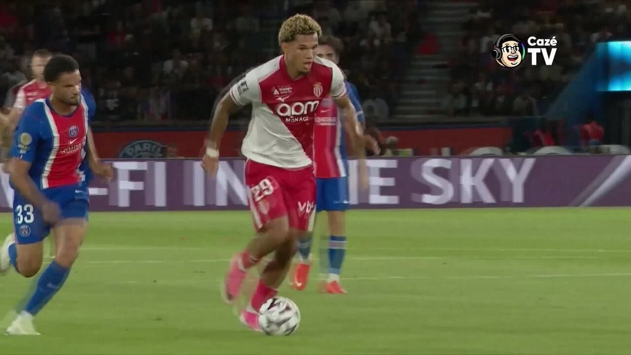 Filipe Luís comemorando no banco técnico do Monaco