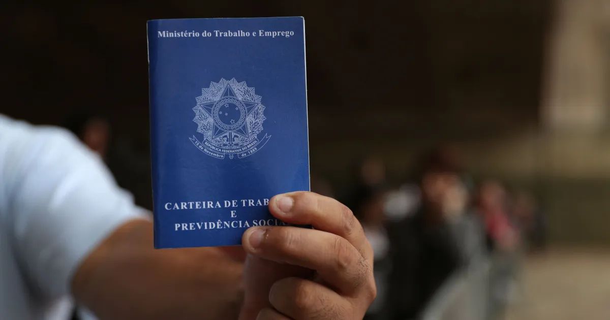 Trabalhador em linha de produção