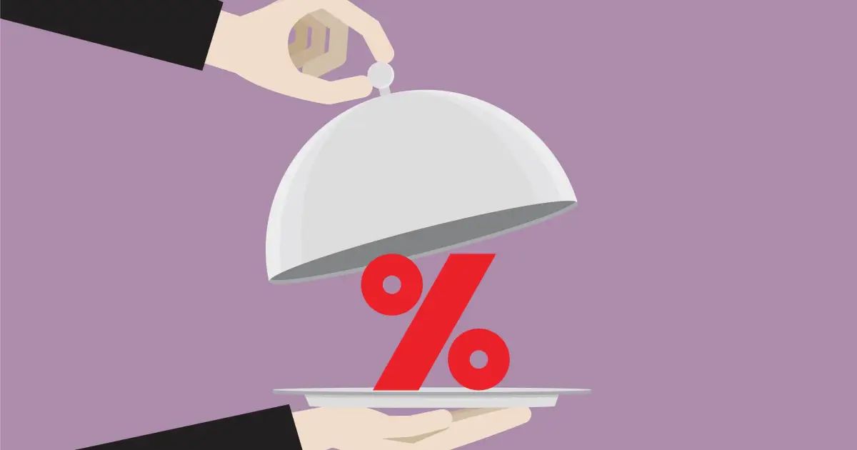 Trabalhadores em linha de produção industrial