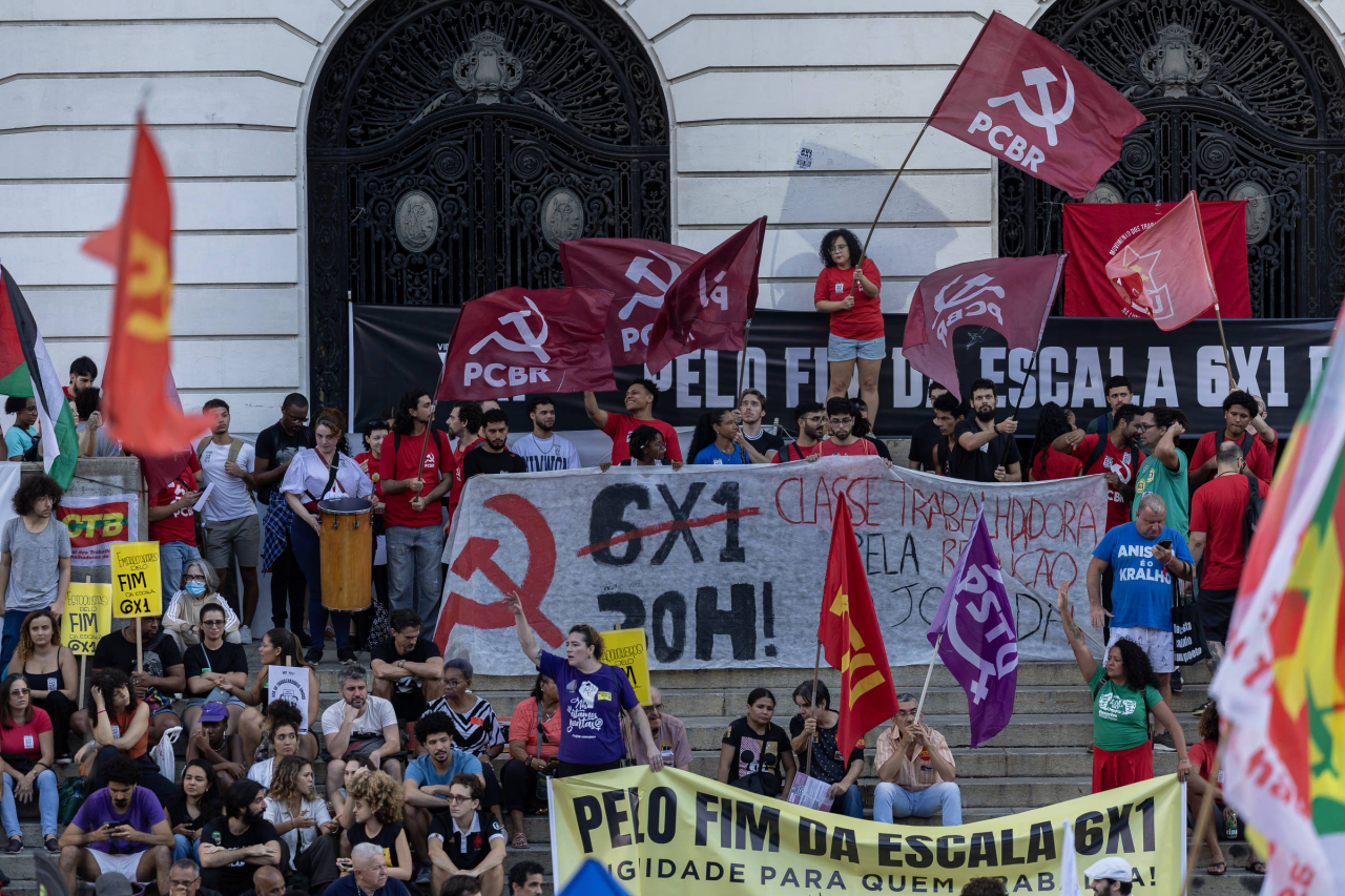 Manifestação de trabalhadores em Brasília por redução da jornada